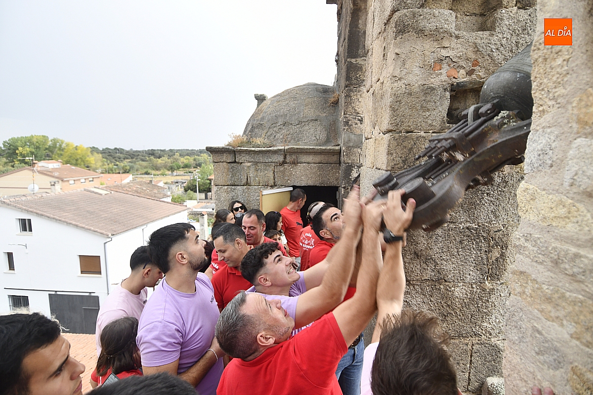 Un repique de campanas y el pregón de la Peña Los Publis, dan inicio a las fiestas de San Lino en Espeja