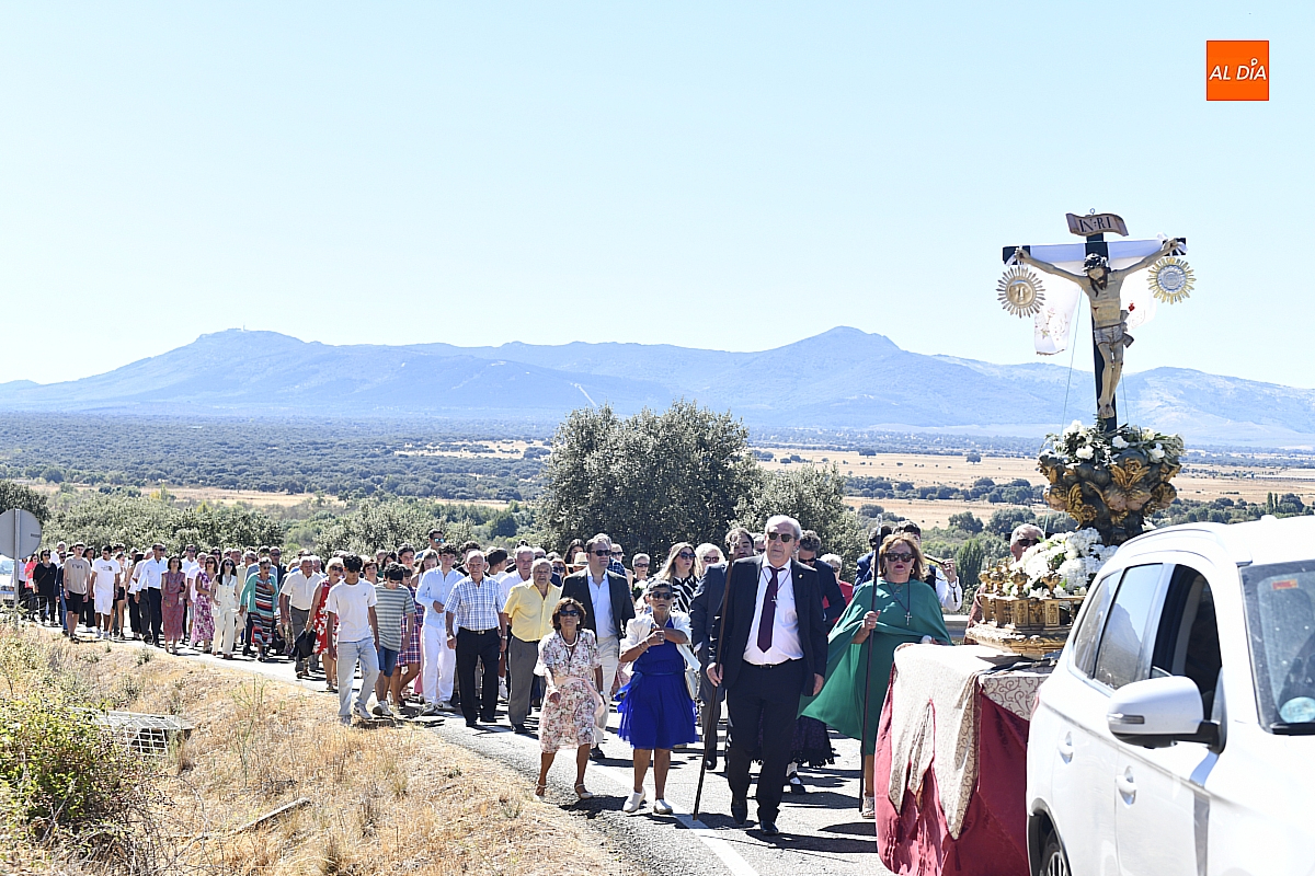 El Cristo de la Laguna regresa a su ermita en romería desde Aldehuela de Yeltes