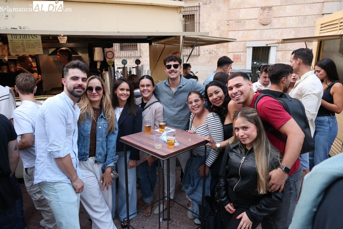 GALERÍA DE FOTOS | Gran ambiente en las casetas de Los Bandos en la primera tarde de la Feria de Día  