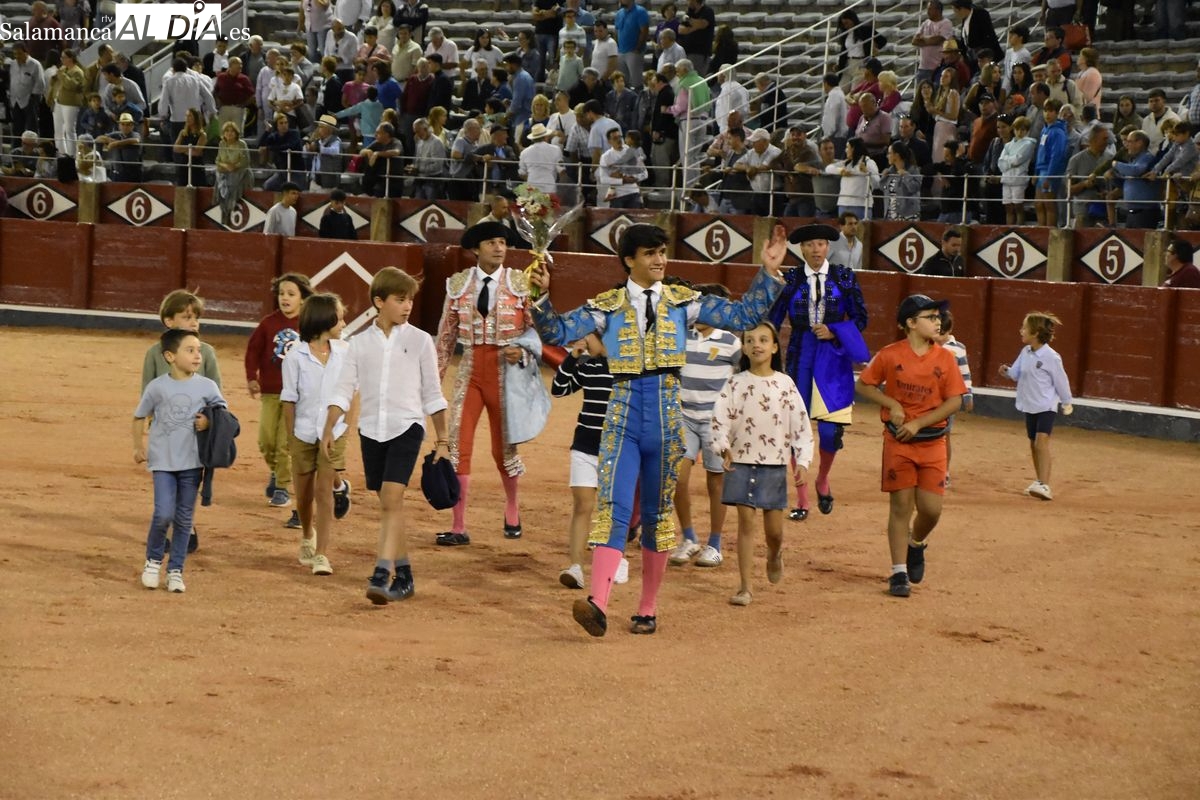 GALERÍA DE FOTOS | Triple Puerta Grande en un inicio de feria festivo