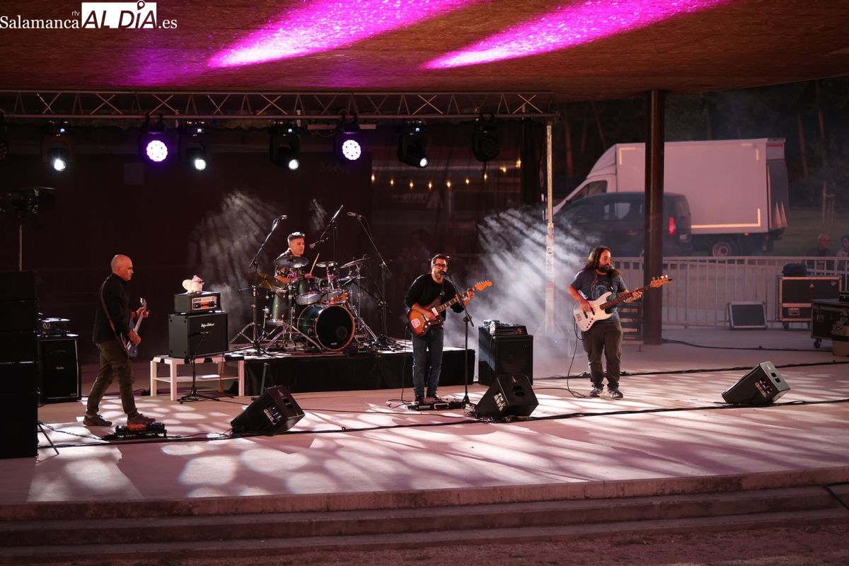 VÍDEO Y GALERÍA DE FOTOS | The Third Rule despliega su potente rock alternativo en el Parque Nebrija