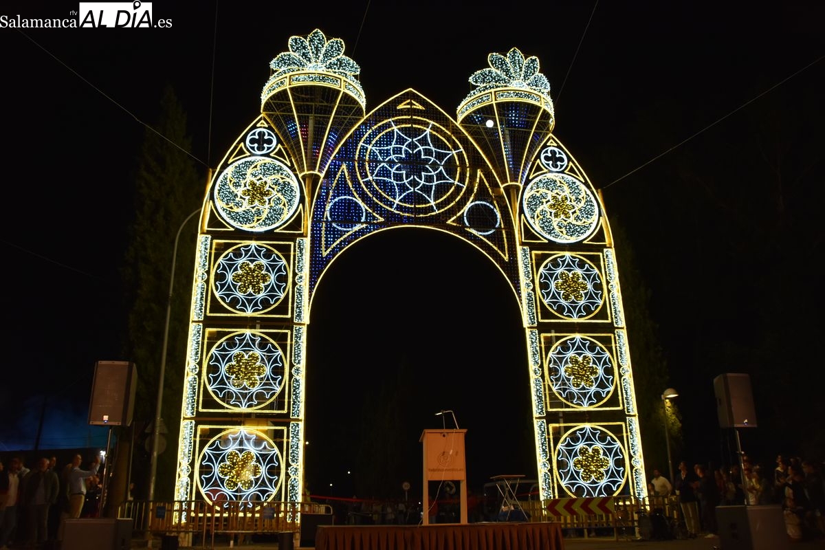 VÍDEO Y FOTOS | Emocionante encendido de la iluminación de La Aldehuela con Godofredo García