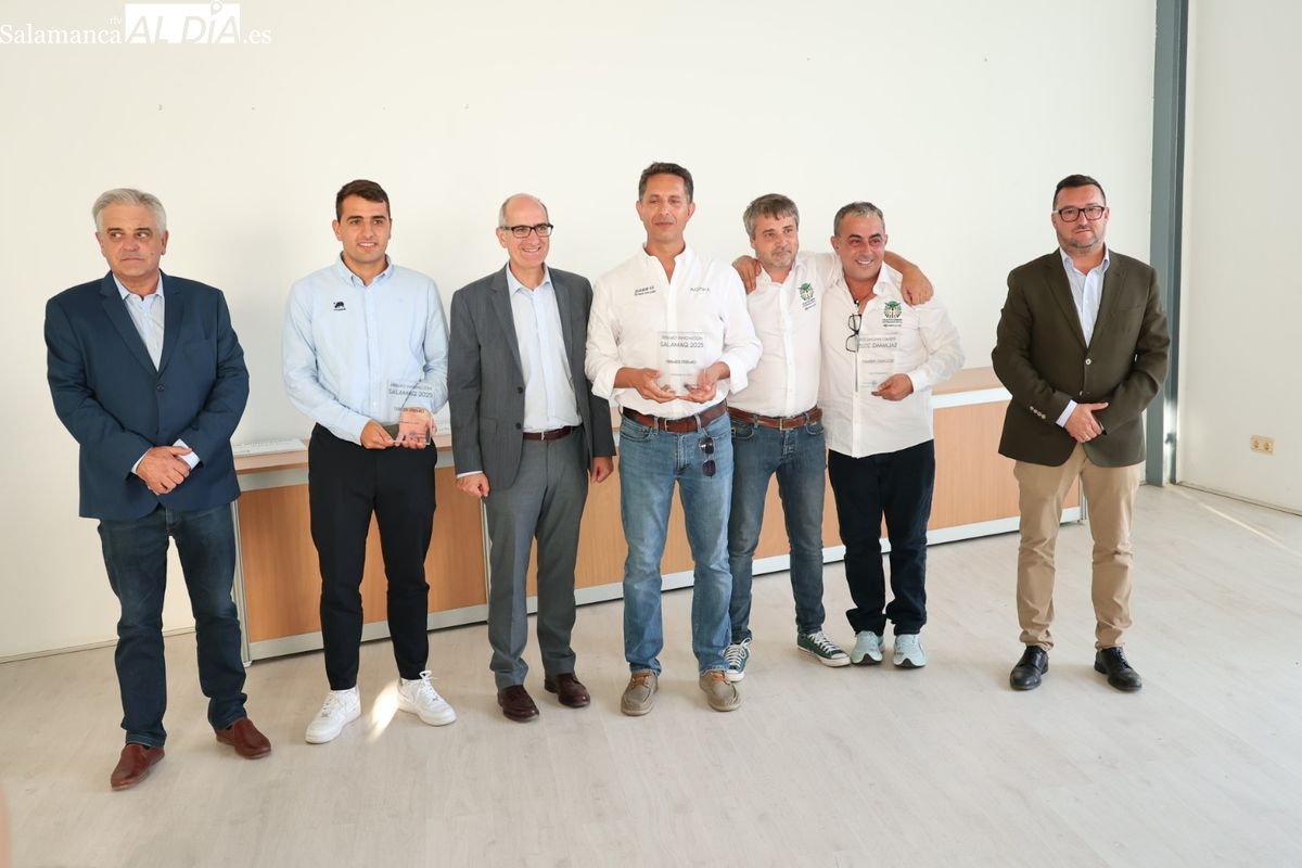 Javier Iglesias entrega el II Premio de Innovación Salamaq  