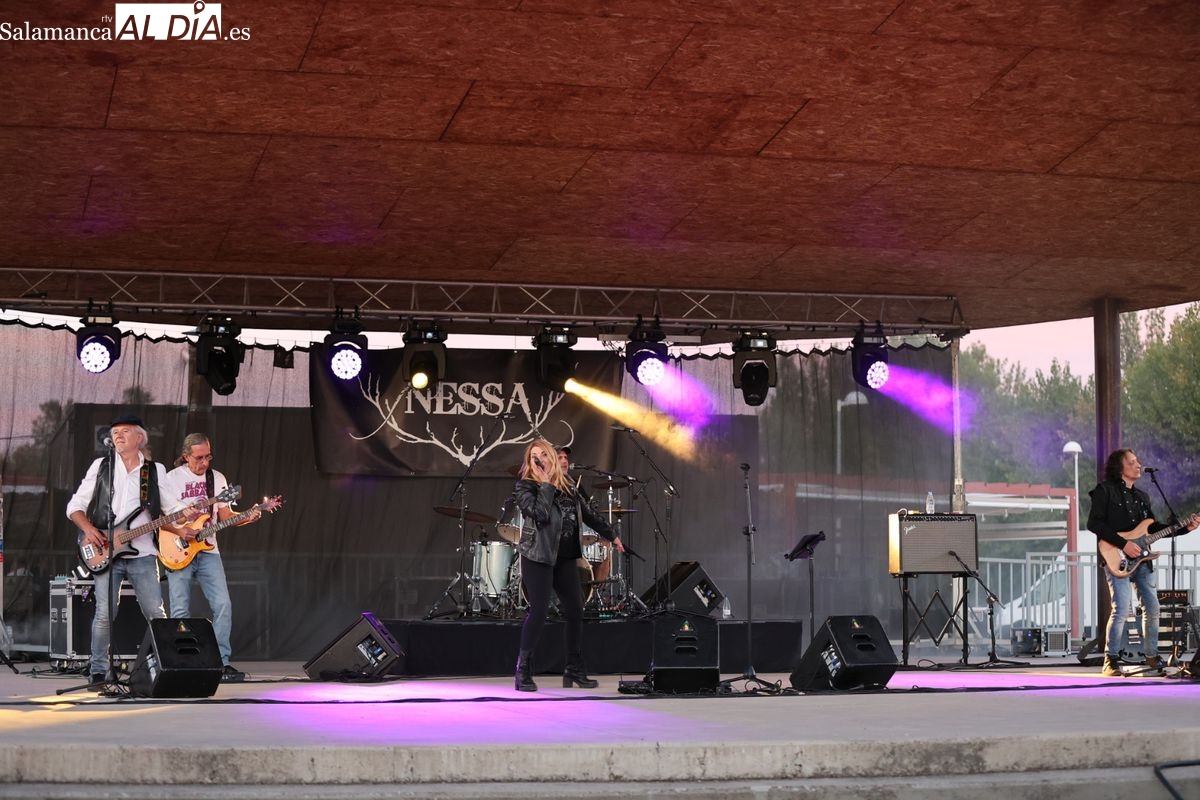 VÍDEO Y FOTOS | El rock de Nessa da el pistoletazo de salida a los conciertos locales de las Ferias de Salamanca