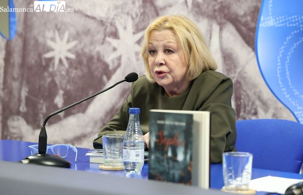 La escritora Isaura Díaz de Figueiredo analiza el nacimiento de la herejía cátara en el Ateneo de Salamanca
