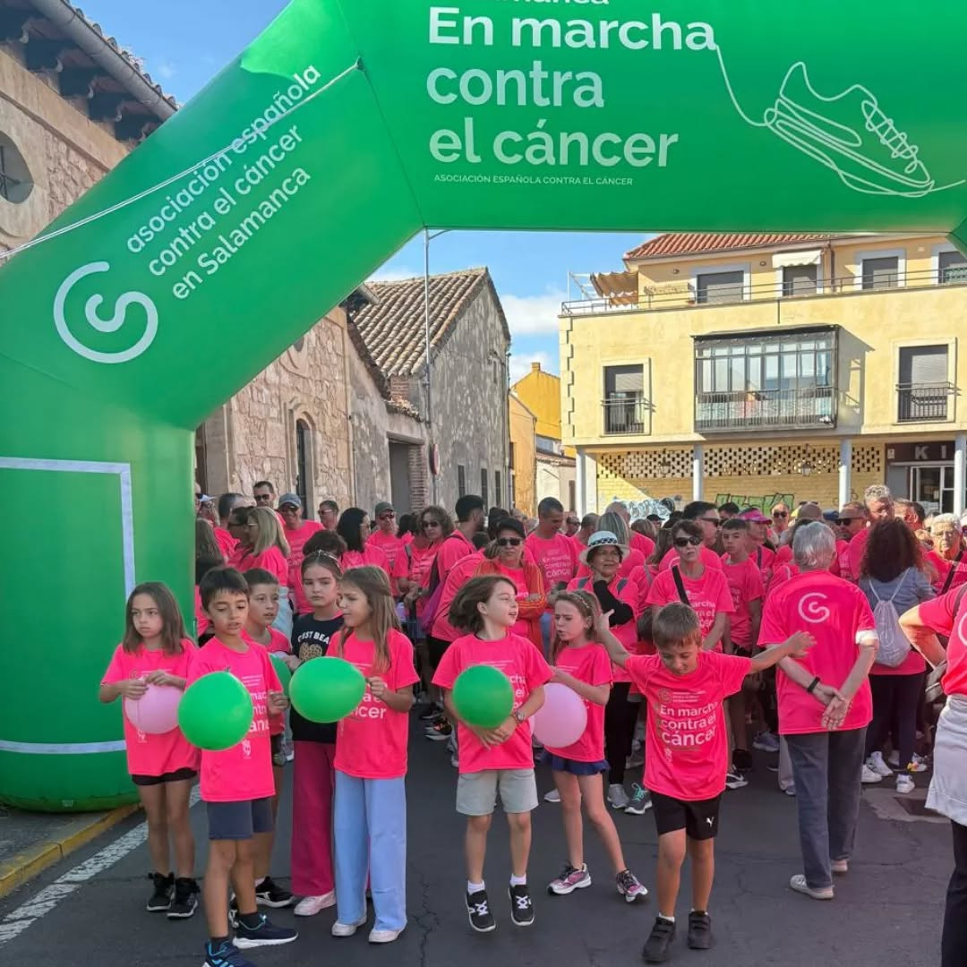 Un lazo humano en Cabrerizos para visibilizar la lucha contra el cáncer