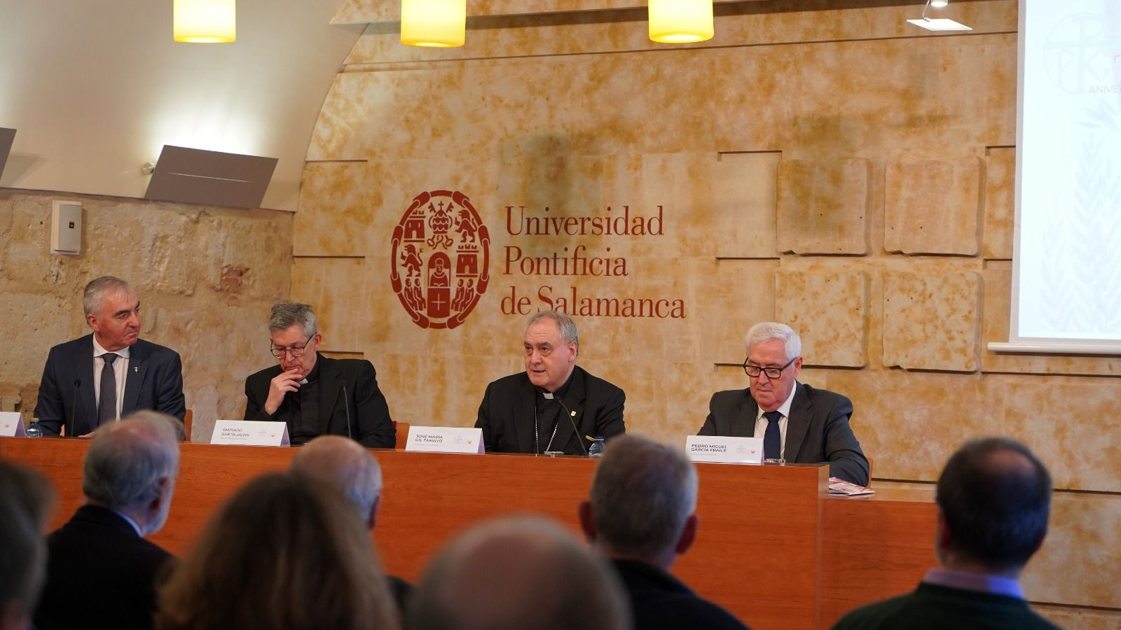 La editorial PPC conmemora sus 70 años de historia en la UPSA con el arzobispo de Granada