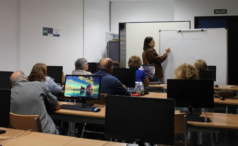 57 personas se apuntan a los cursos del Centro de Nuevas Tecnologías