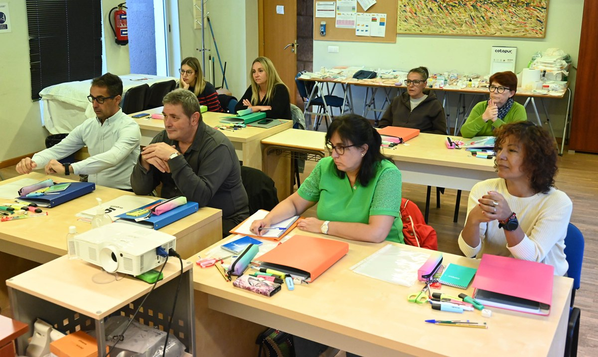 Otro grupo de ocho personas inicia su formación en la atención sociosanitaria en instituciones sociales