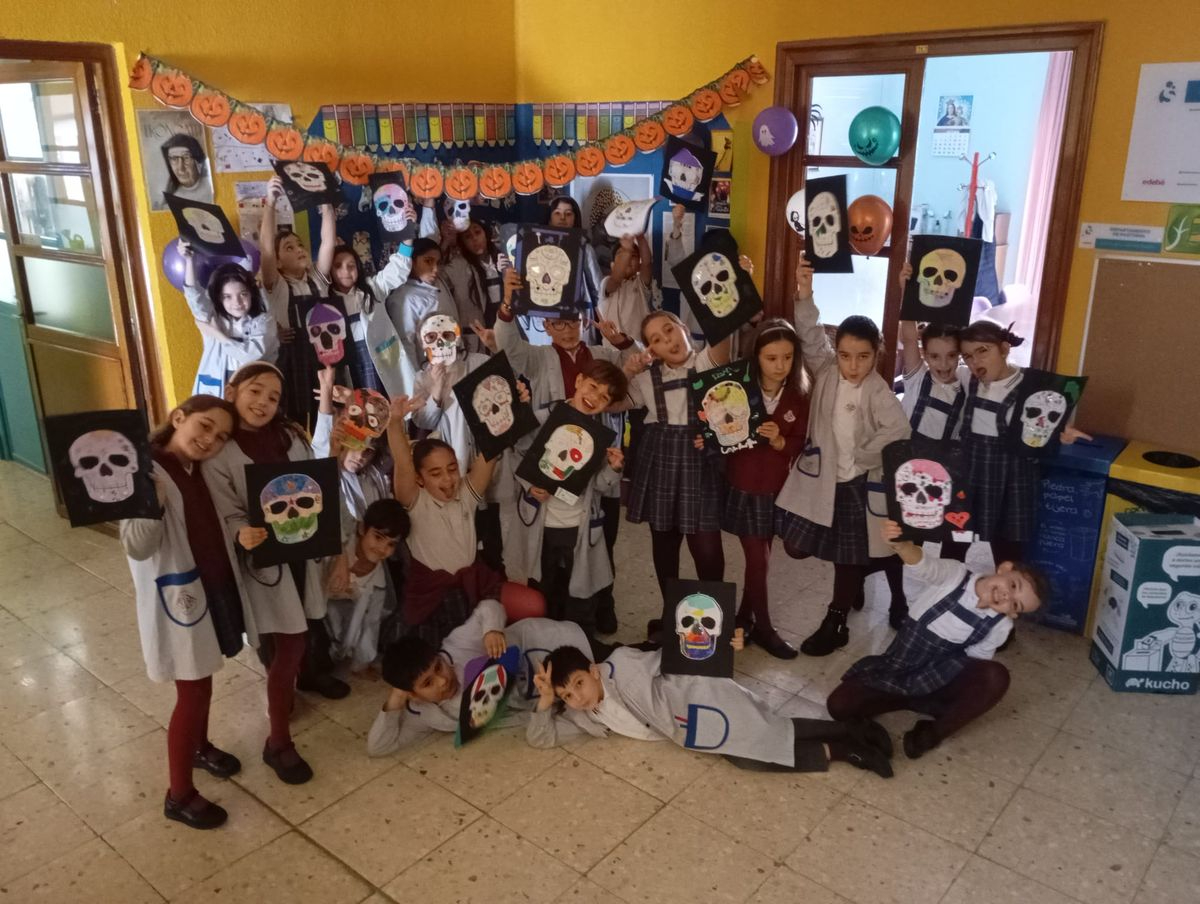 Magia y misterio llenan los pasillos del colegio San Juan Bosco por Halloween