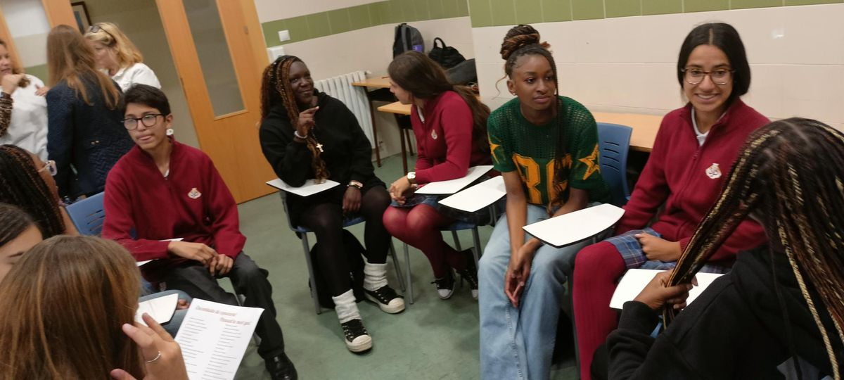 Estudiantes del Colegio San Juan Bosco practican inglés con alumnos de Londres