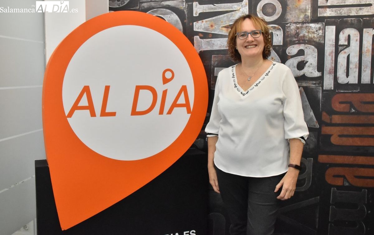 Una auxiliar de paliativos del Hospital de Los Montalvos triunfa como escritora 