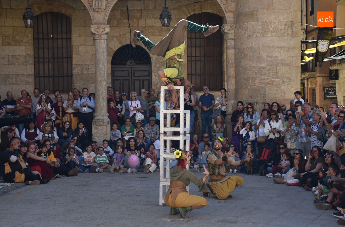 Malatitsch maravilla con sus habilidades circenses en su debut en la Feria Medieval