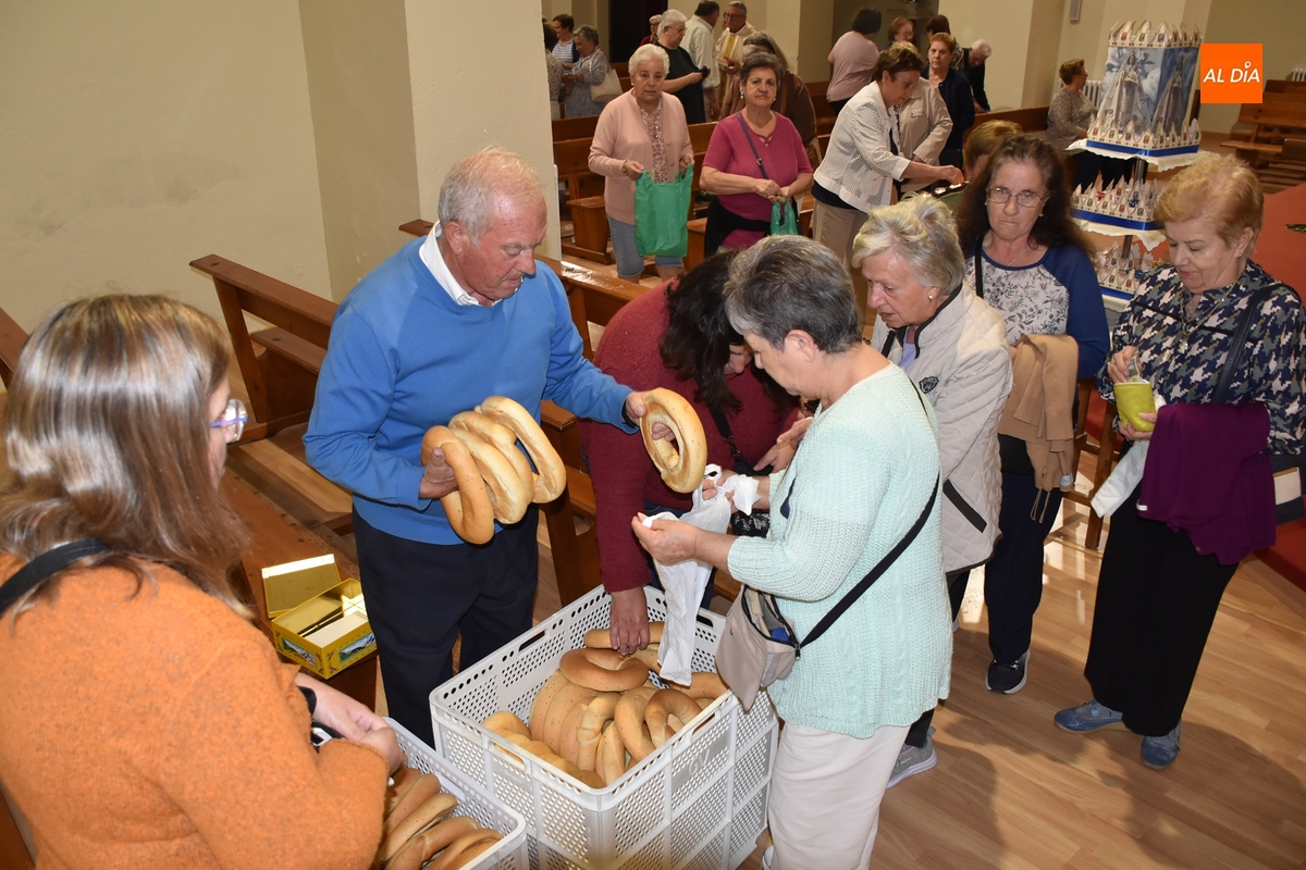 Los mirobrigenses no faltan a su cita con las roscas de la Virgen del Rosario