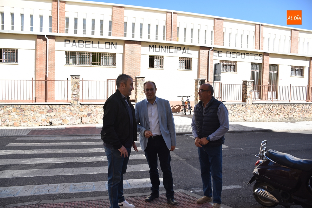 En las cubiertas de los dos pabellones deportivos se instalarán placas solares que abaratarán la luz a los vecinos