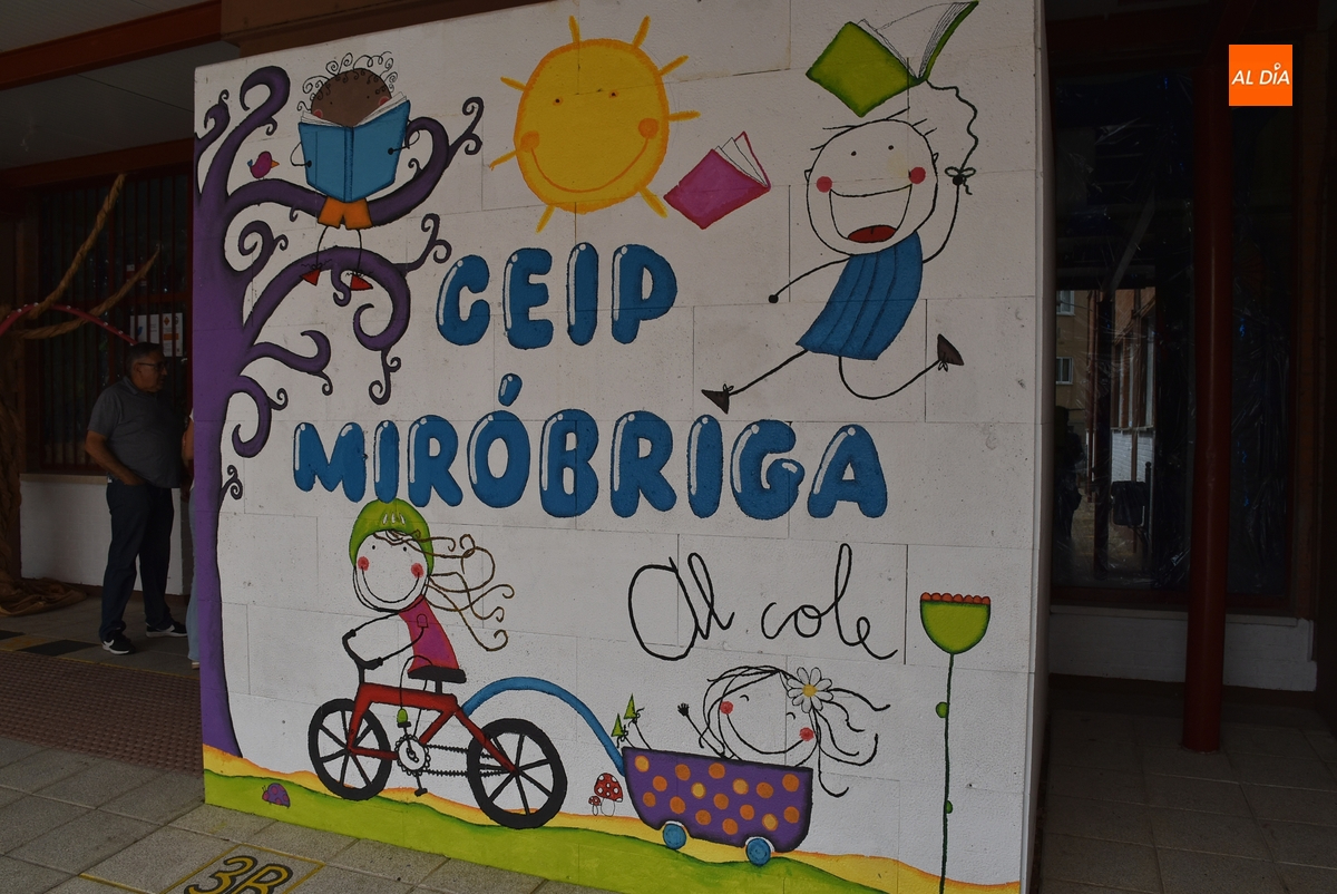 La Dirección Provincial rechaza dos matrículas en el Colegio Miróbriga para ahorrarse costes