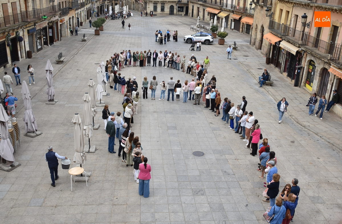 La AECC apuesta por incidir en las emociones en su lazo humano por el Día contra el Cáncer de Mama