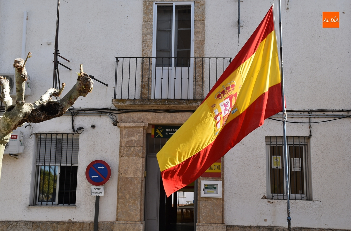 1Foto: Día grande, bandera grande