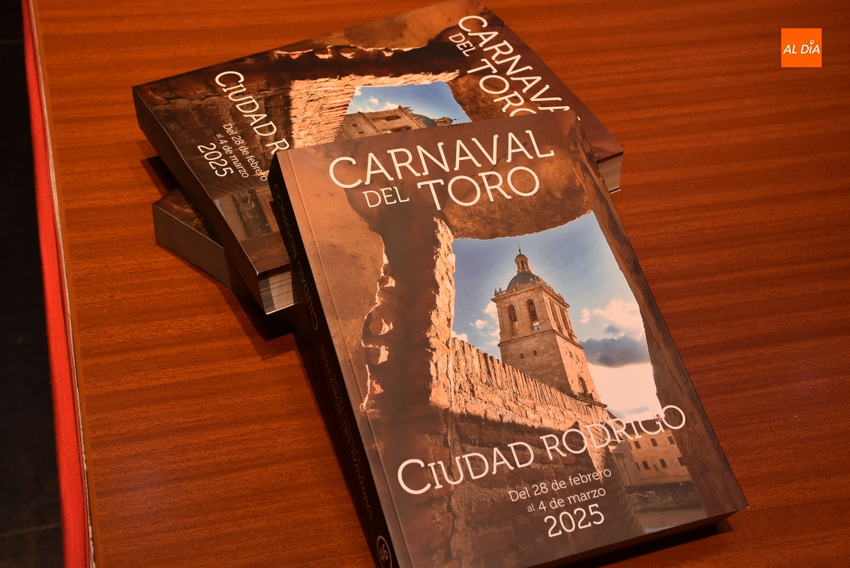 El Ayuntamiento busca una empresa que imprima el Libro del Carnaval de 2026 y 2027