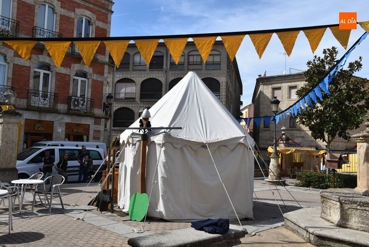 Últimos preparativos para la Feria mientras los mirobrigenses se van acercando a por sus trajes