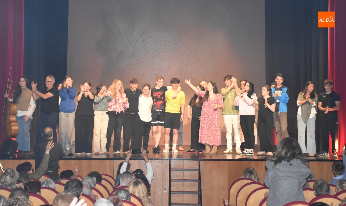 Aplaudidísima representación por parte de jóvenes de la Diócesis de ‘Peregrinos de Esperanza’