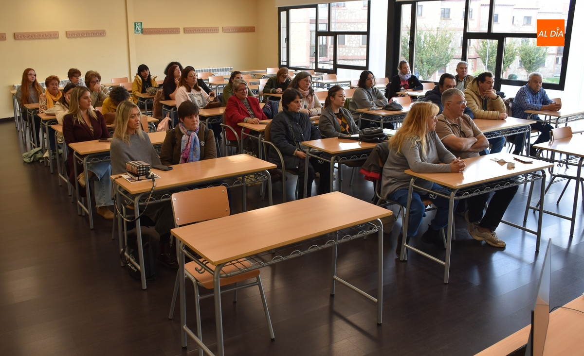 Las instituciones sociales exponen cómo es su día a día de trabajo en torno a la salud mental