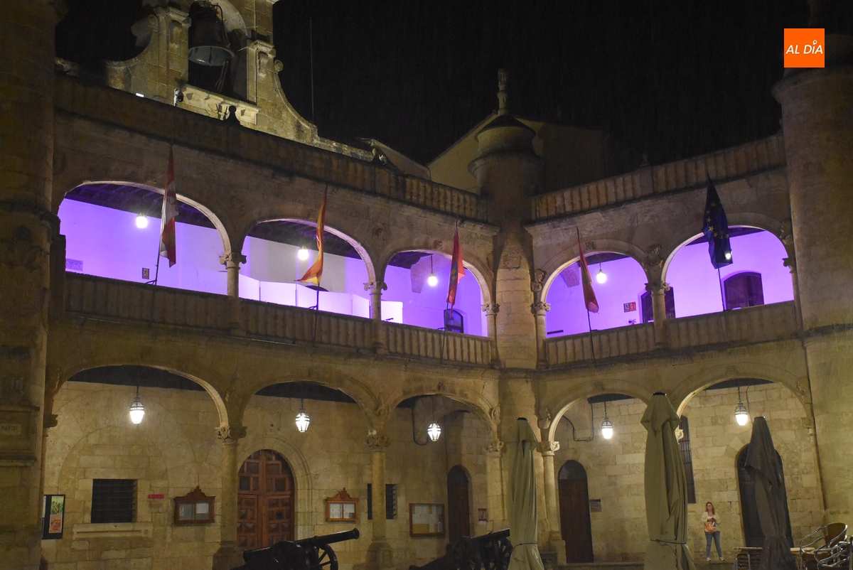 La Casa Consistorial no falta a su cita con el rosa por el Día contra el Cáncer de Mama