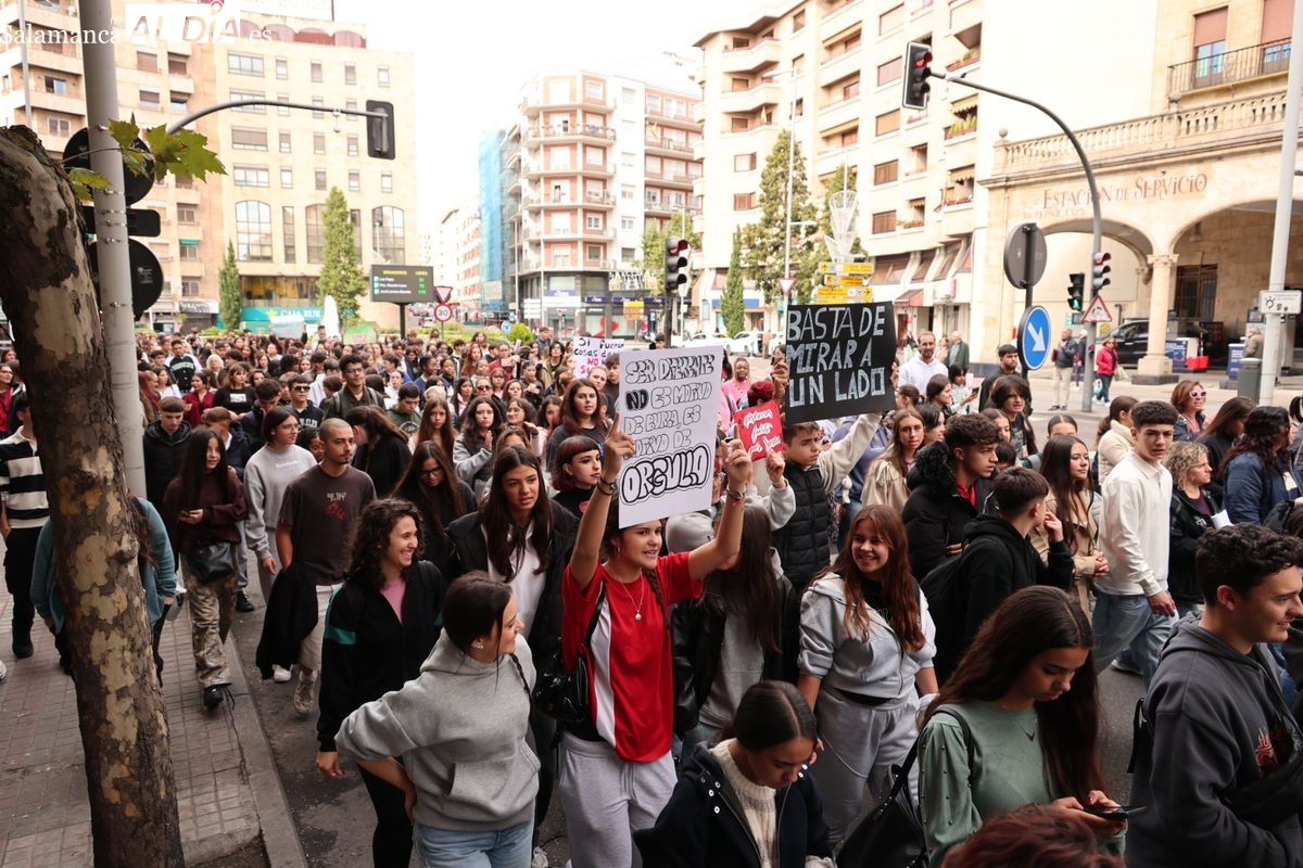 VÍDEO Y FOTOS | Salamanca se concentra contra el bullying: Fuera matones de nuestras aulas 