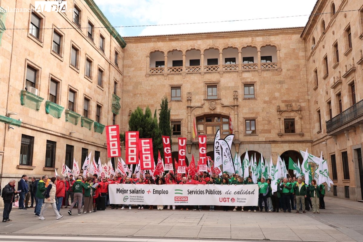 VÍDEO Y FOTOS | Negociación, subida salarial y mejora de los servicios públicos, el sector público se planta ante el Gobierno y amenaza con una huelga general por los salarios