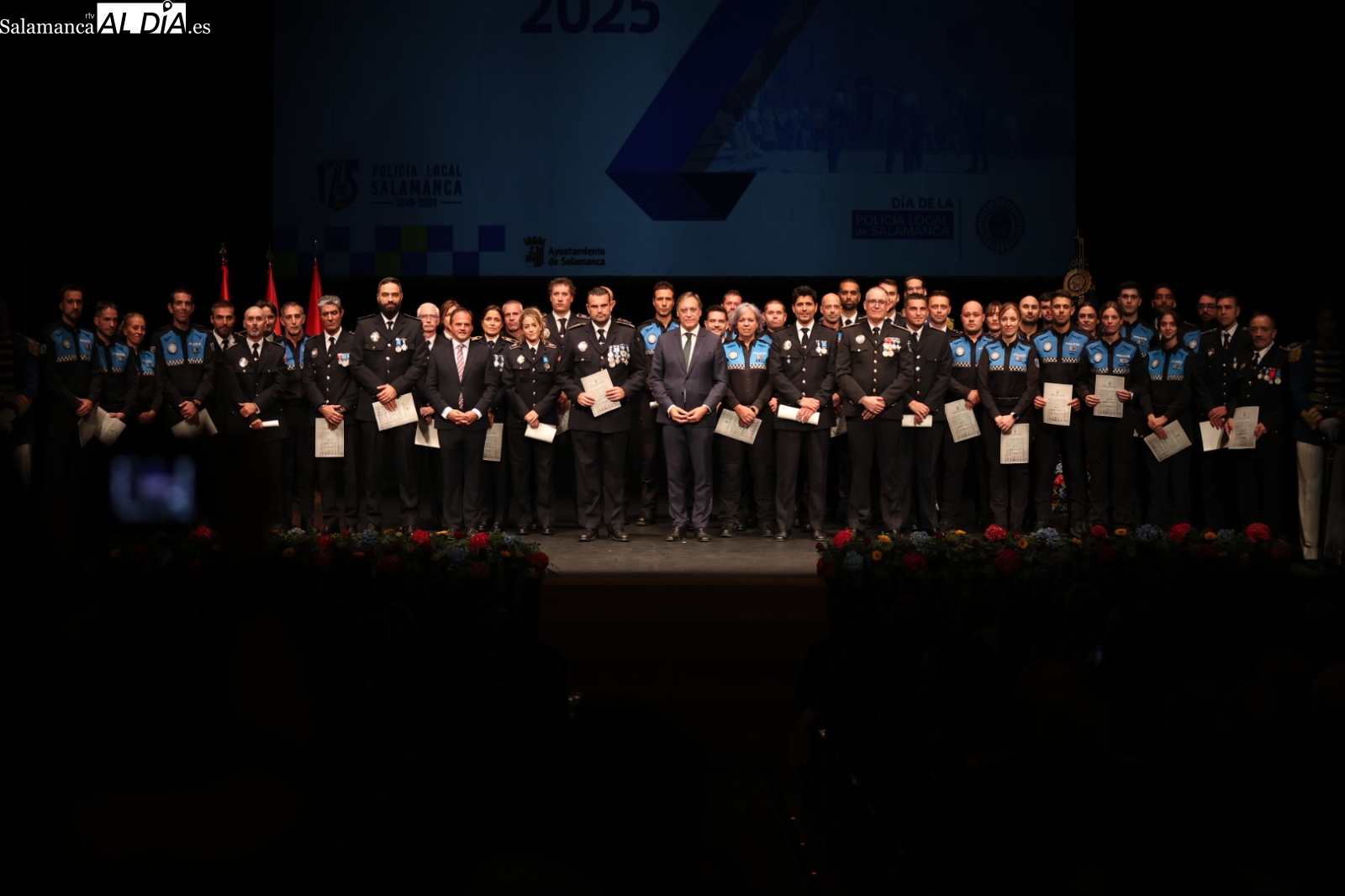 FOTOS | García Carbayo: El trabajo a pie de calle de los agentes hace que Salamanca sea una ciudad segura 