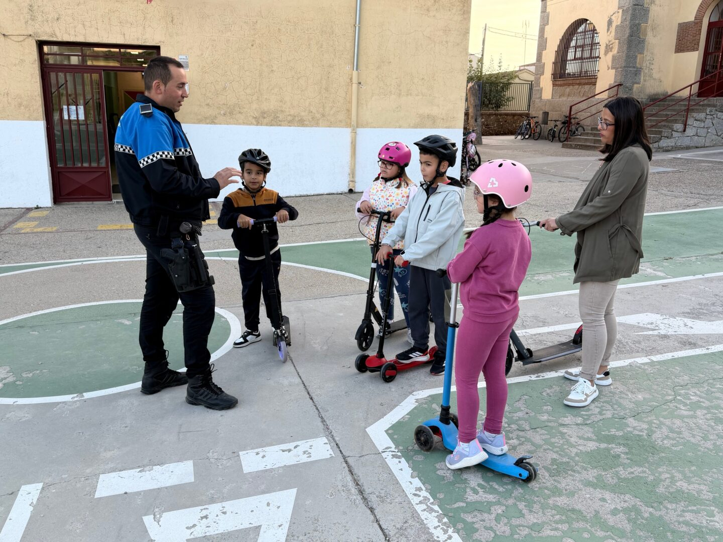 FOTOS | Del aula al asfalto: los escolares de Guijuelo reciben su primer carné de conducir