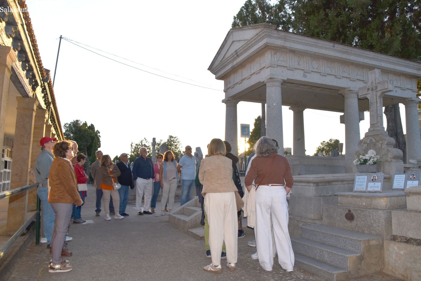 Hay tumbas en el cementerio que si estuvieran en la ciudad serían parada obligatoria para todos