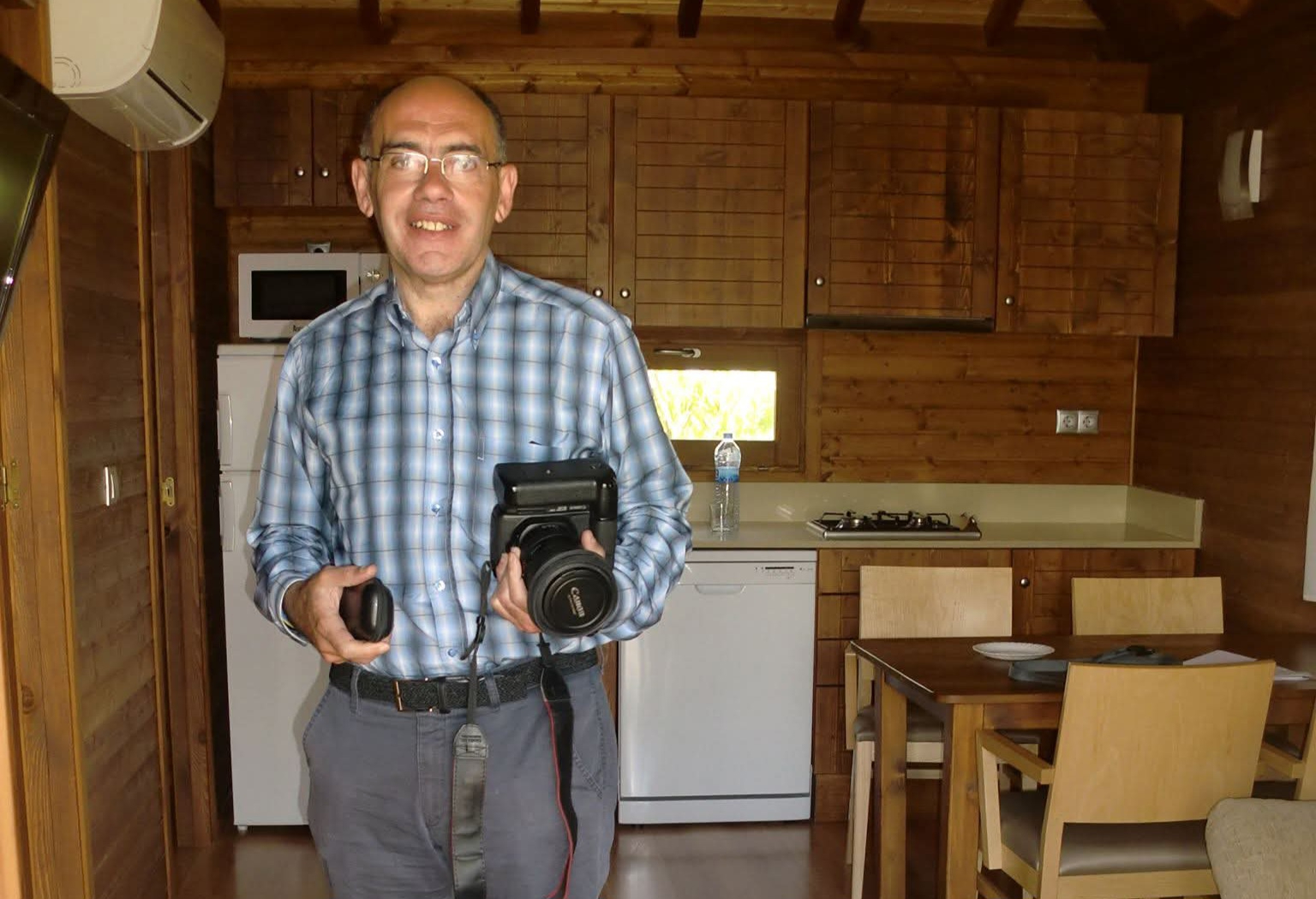 Luto en la Semana Santa salmantina: muere Ángel González, conocido fotógrafo que fue Vice Hermano Mayor del Rescatado 