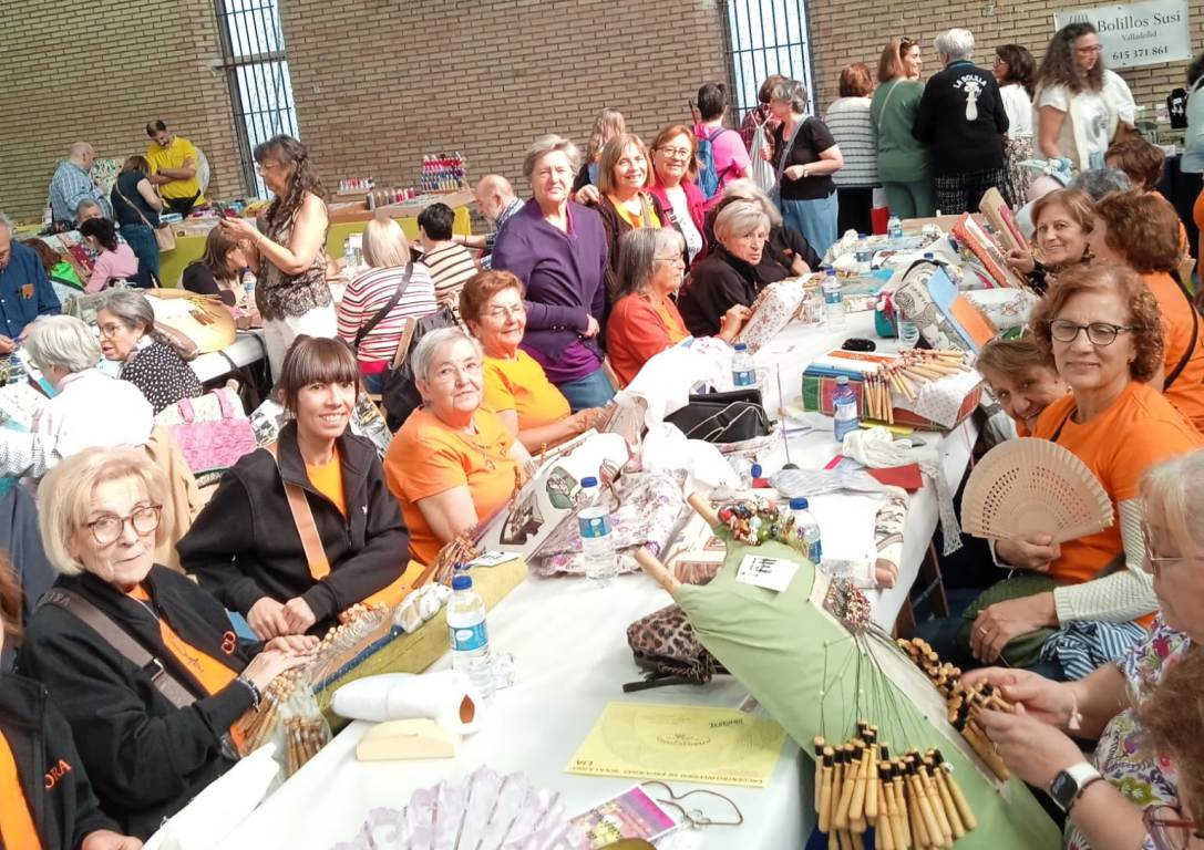 Encajeras de Miróbriga, La Fuente y Guinaldo asisten al Encuentro ‘La Bolilla’ de Valladolid