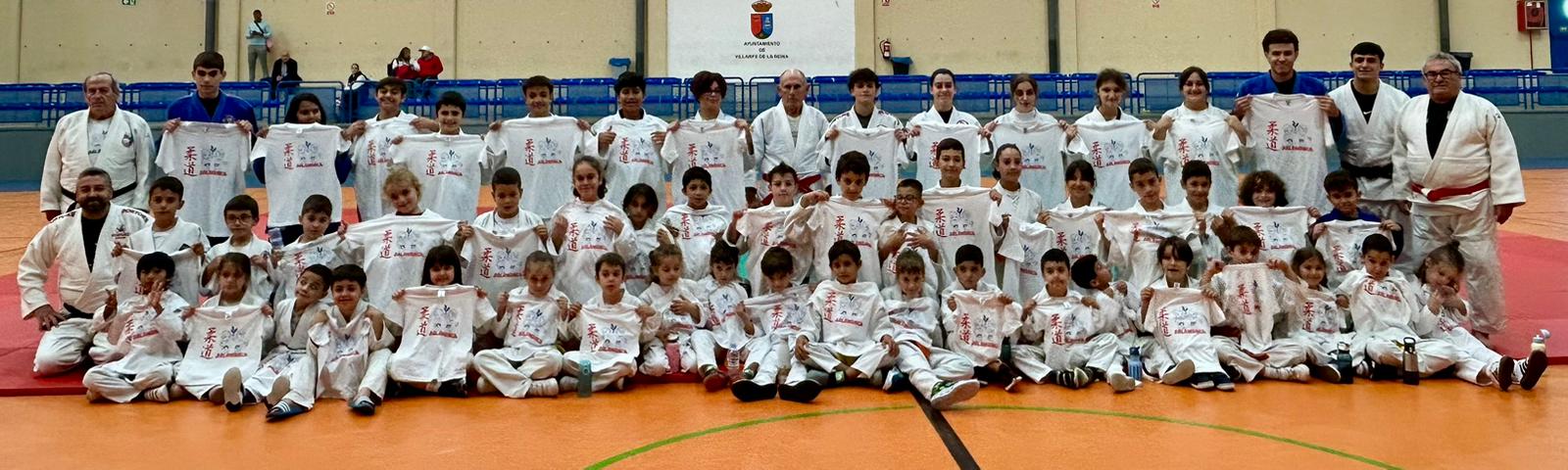 Más de 50 jóvenes judokas celebran el Día Mundial del Judo en Villares de la Reina
