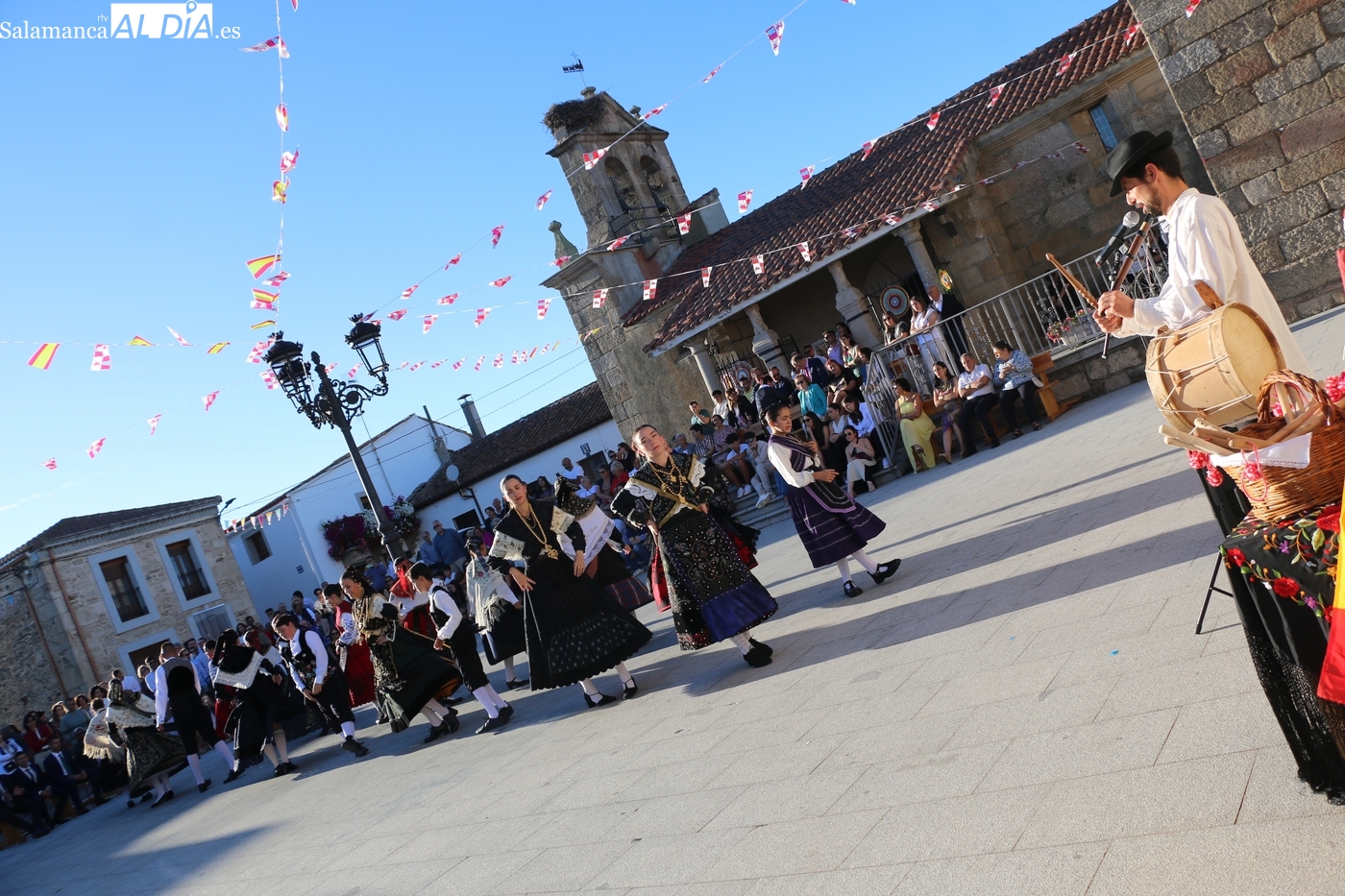 El folclore del ‘Torito Perdigón’ se erige en protagonista del día grande de las Madrinas en Valderrodrigo