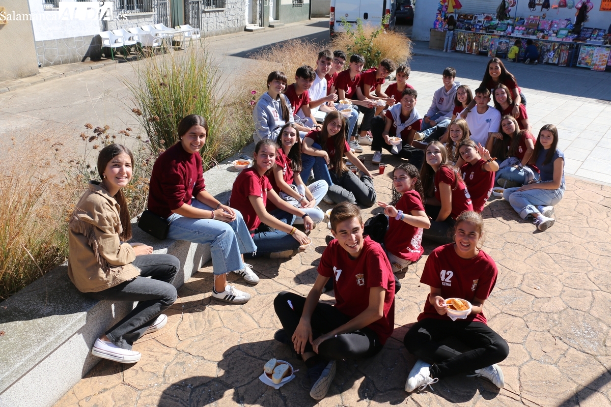 El Cubo de Don Sancho se une en torno a la mesa en el día grande de las fiestas de Santa Teresa
