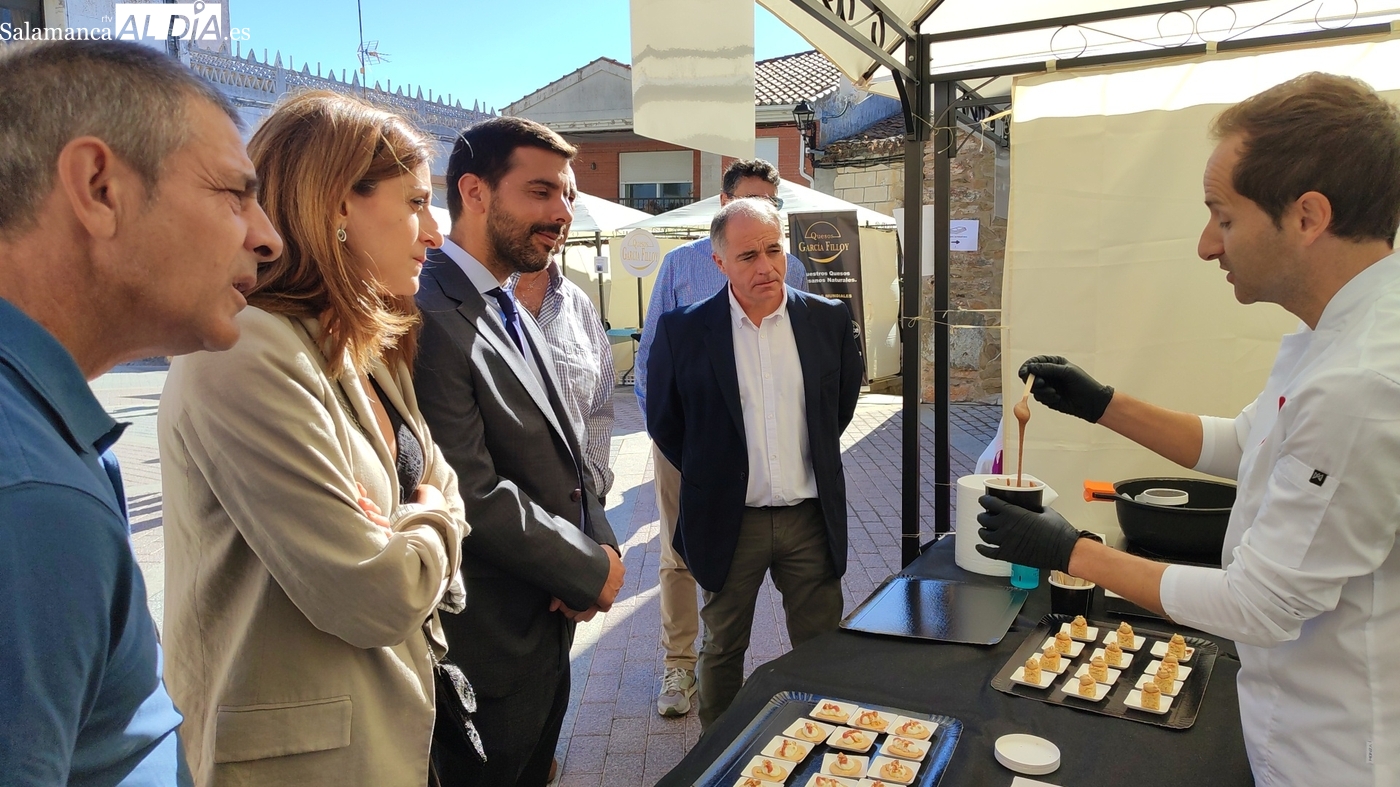 La VII Feria de la Almendra de Saucelle une gastronomía, artesanía y tradición en una exitosa jornada