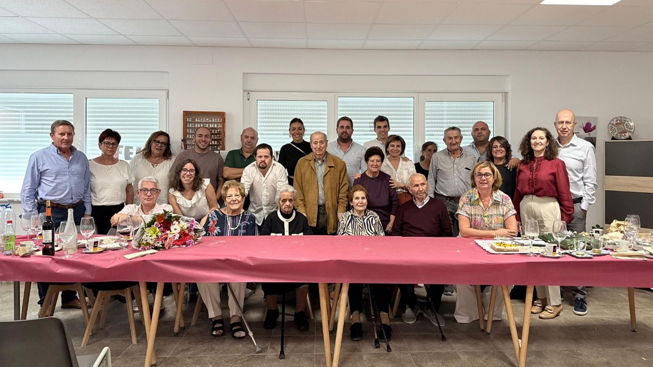 María celebra su centenario en Gejo de los Reyes rodeada de toda su familia en una emotiva jornada