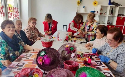 Más de 130 personas mayores de Peñaranda y seis pueblos de la comarca protagonizan los nuevos talleres de Cruz Roja