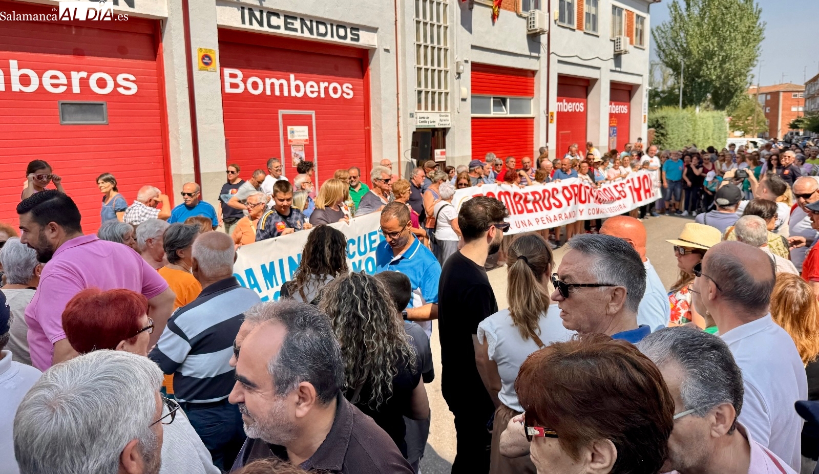 Más de 1.200 firmas en siete días: gran movilización vecinal para pedir la profesionalización del parque comarcal de bomberos 
