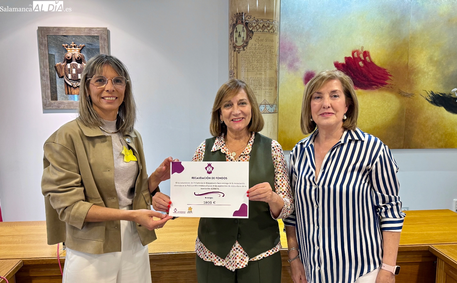 Peñaranda entrega 1.805 euros a Aerscyl, que premiará al Ayuntamiento como entidad solidaria