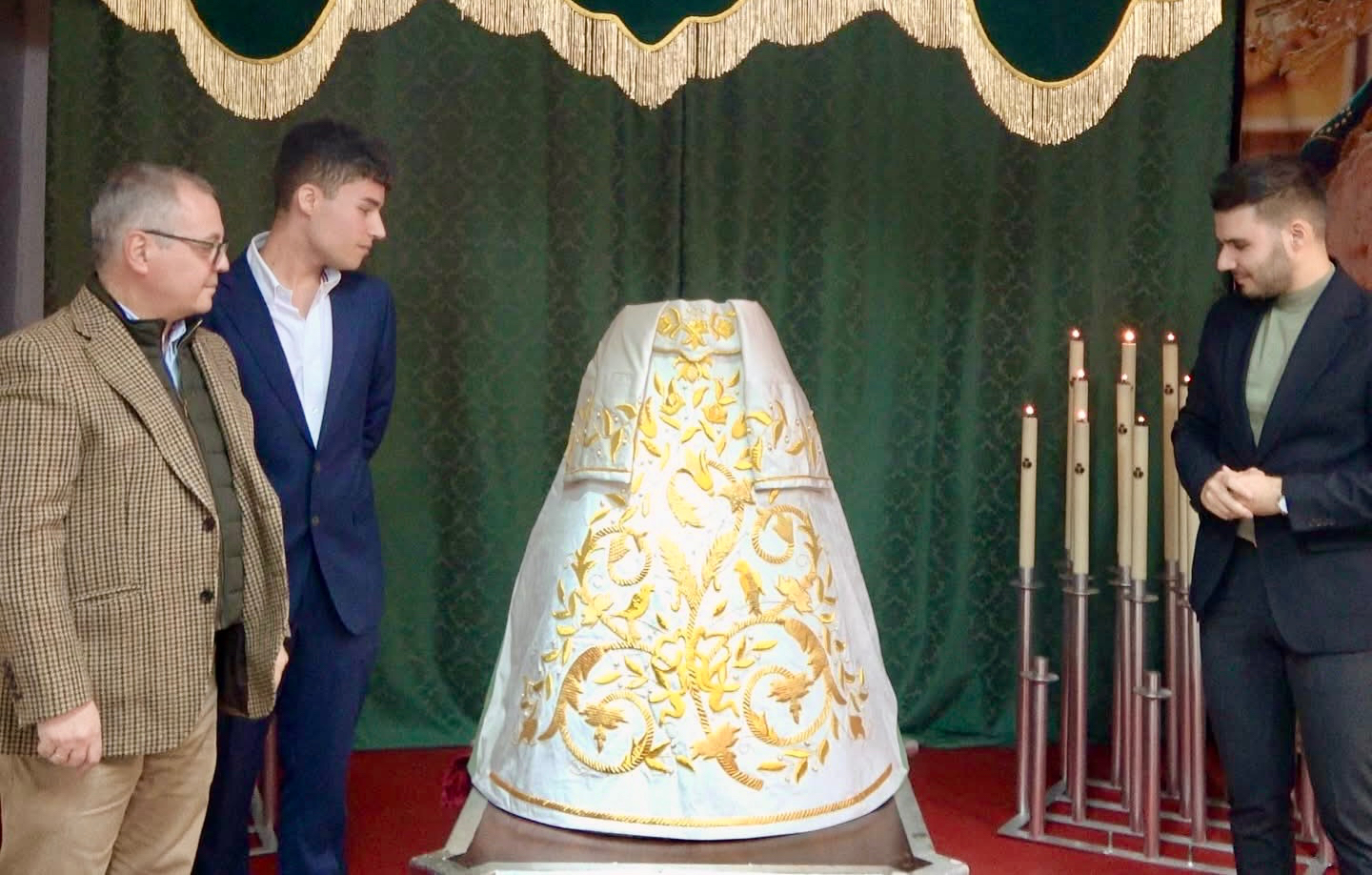 Una joya para la Esperanza: así es la nueva saya diseñada con motivo del Año Jubilar