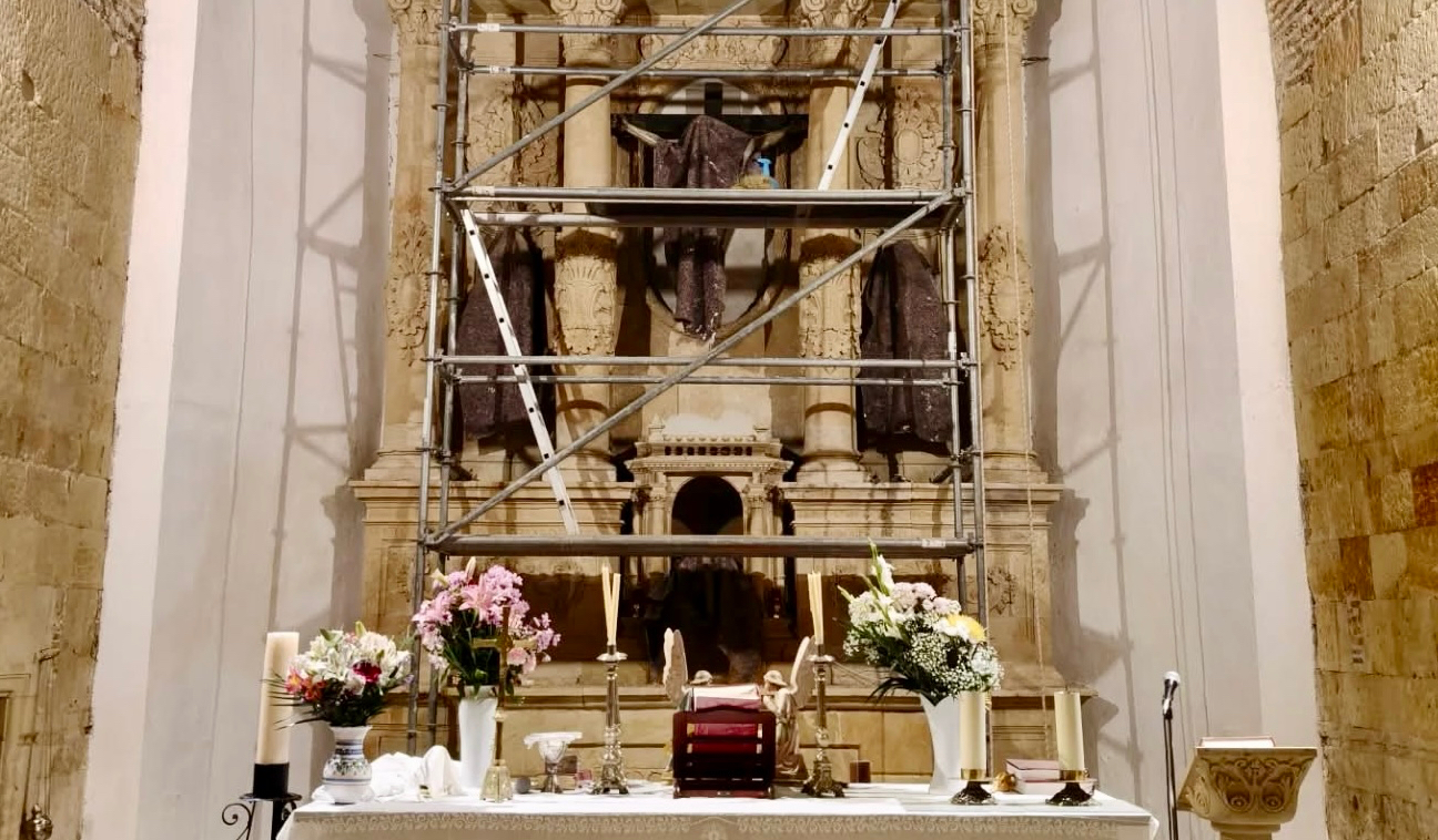 En marcha los trabajos de reparación en el Retablo Mayor de la iglesia de Villoria