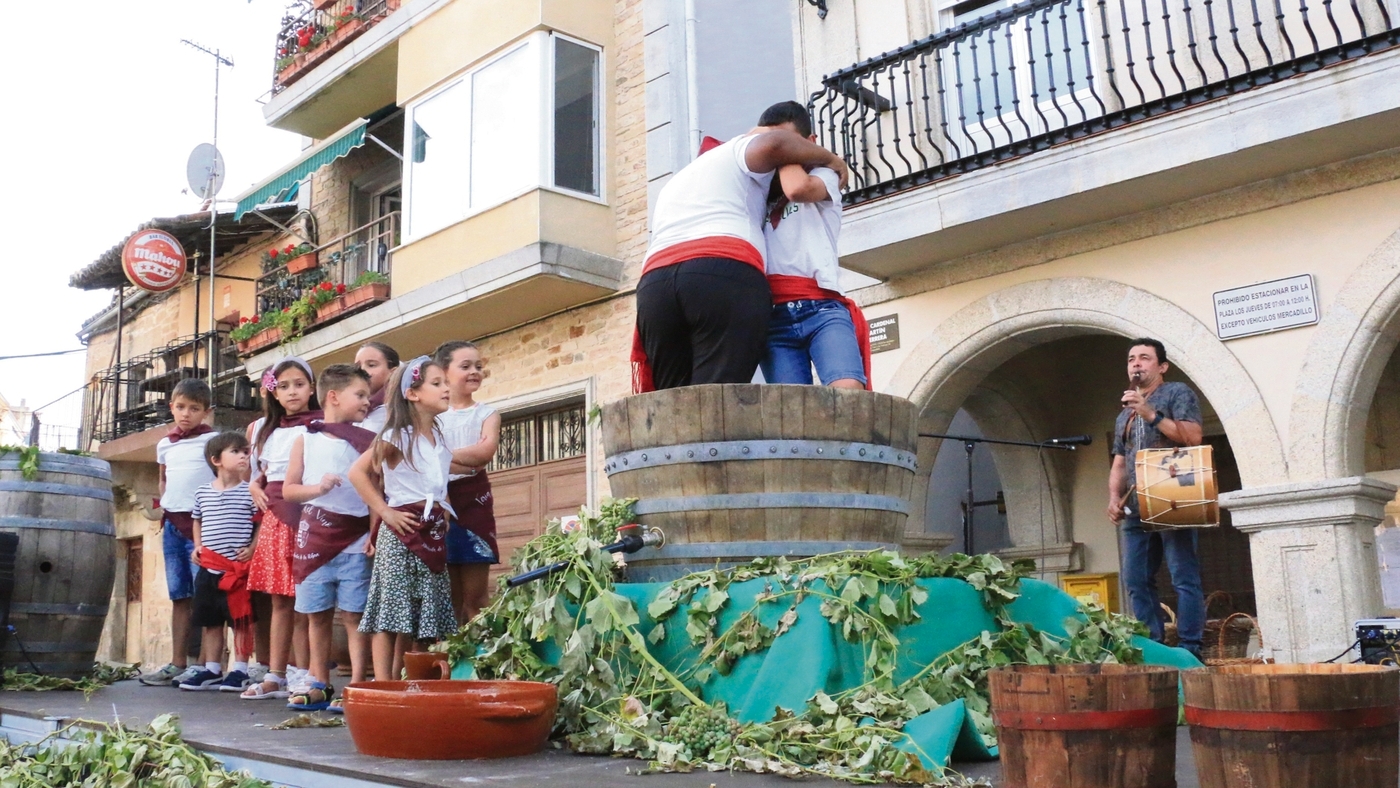 La III Feria del Vino de Aldeadávila se consolida con catas, cultura y gastronomía
