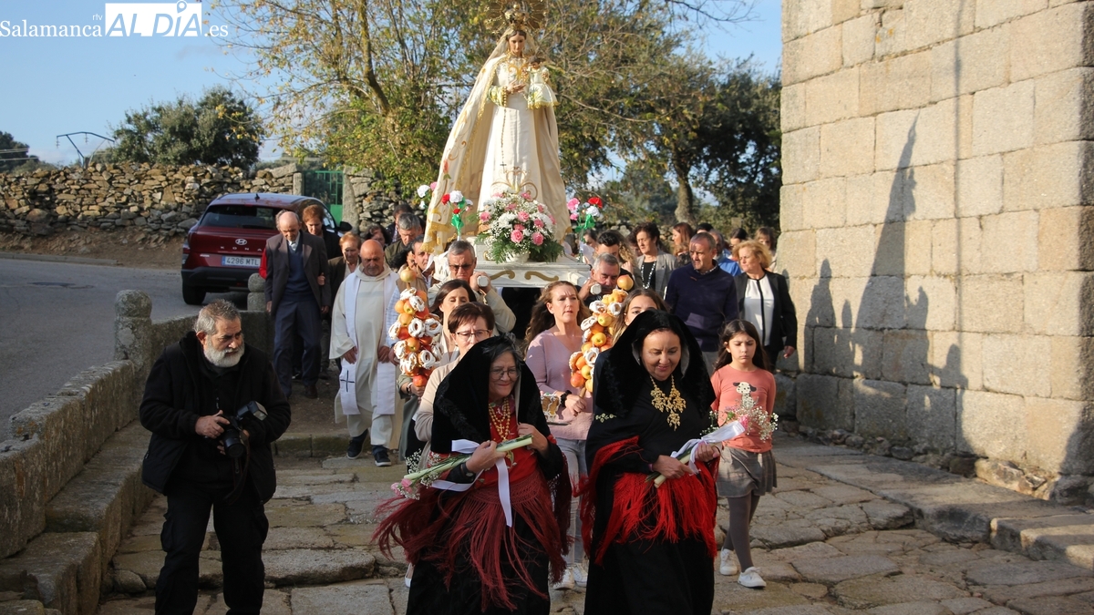 Música, devoción y la tradicional subasta de roscas marcan la Fiesta de las Madrinas de Bogajo