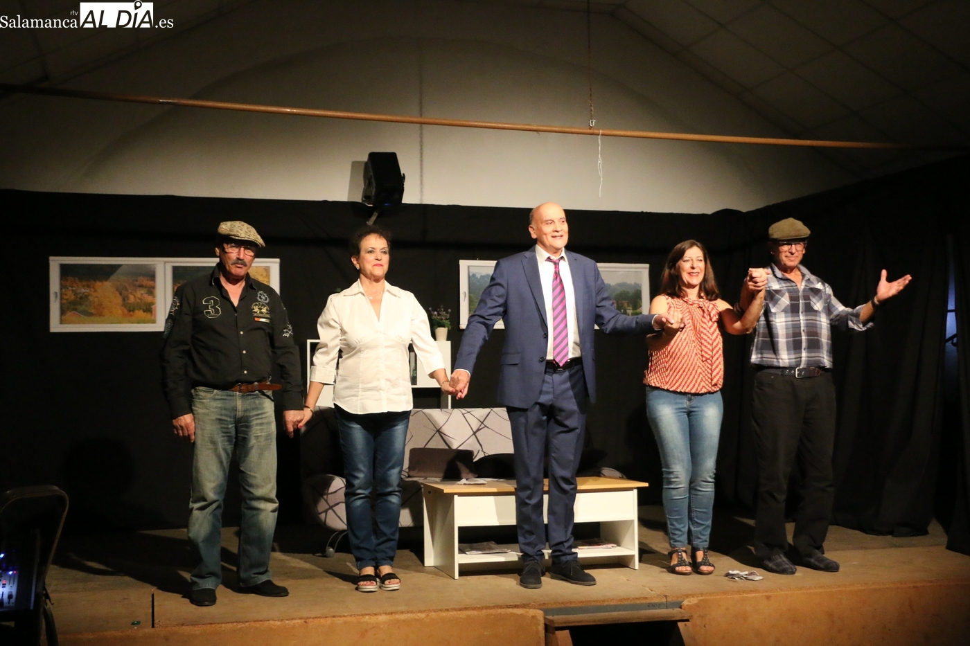 El teatro del grupo Zaranda desata las risas en el inicio de las Fiestas de Las Madrinas de Valderrodrigo