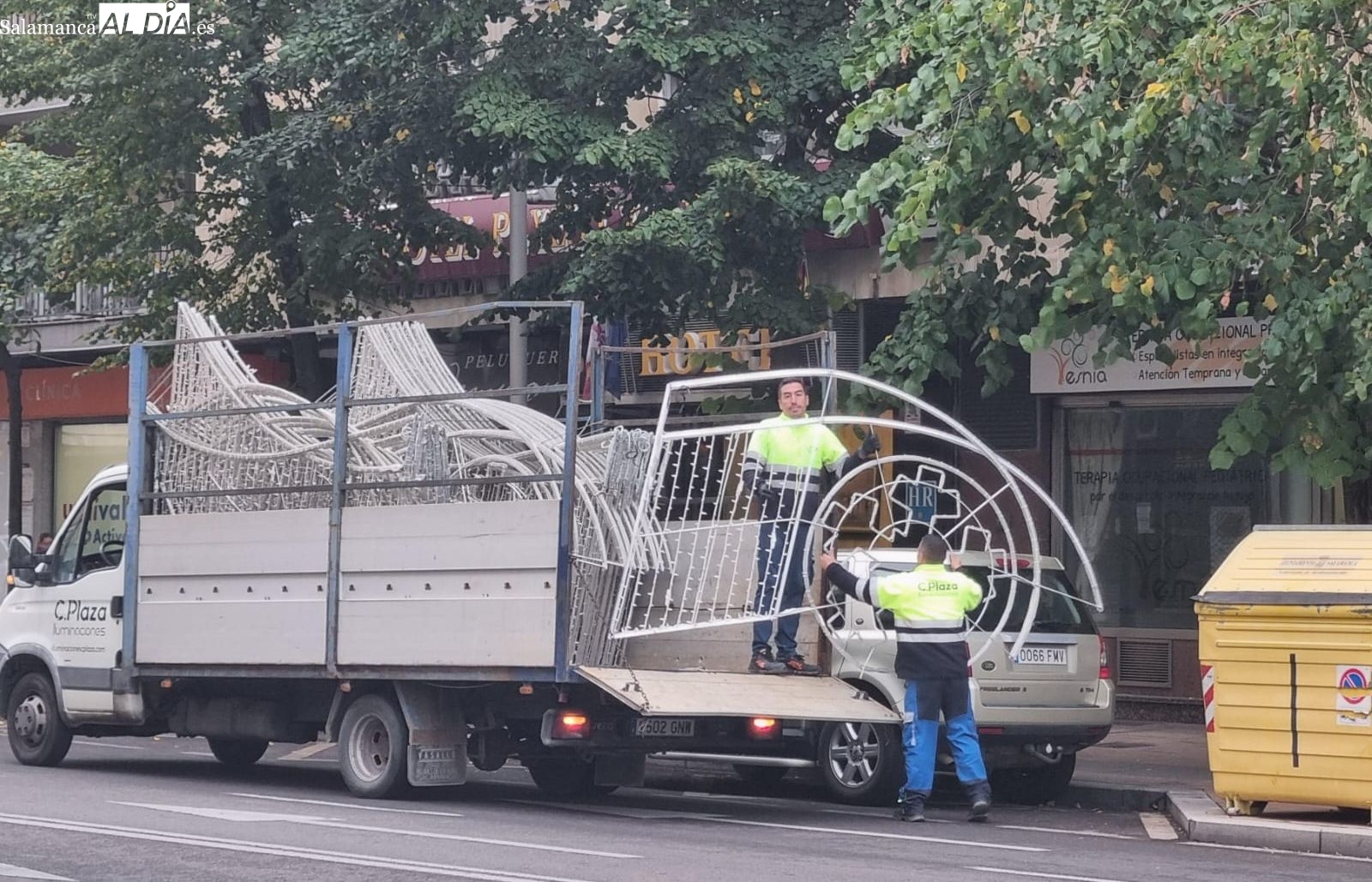 Salamanca comienza a engalanarse para dar la bienvenida a la Navidad