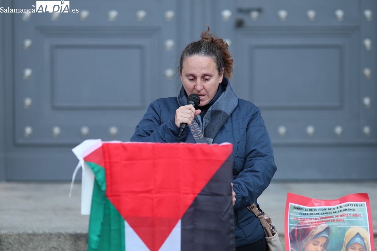 VÍDEO Y FOTOS | Los nombres de 18.500 niños asesinados en Gaza resuenan durante doce horas en Salamanca