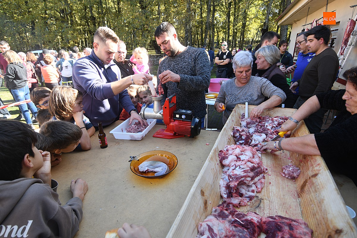 Navasfrías unirá en su 2ª Feria de Otoño micología, su fiesta de la matanza y el encendido navideño 